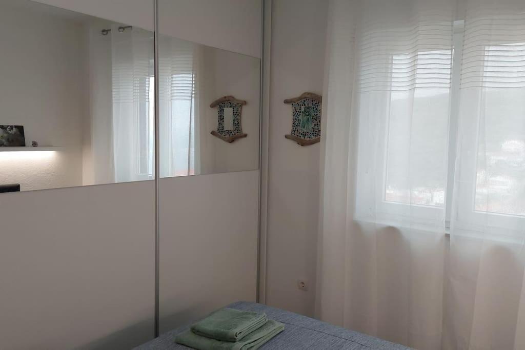 Apartment Vista Oasis With Pool And Terrace Трогир Экстерьер фото